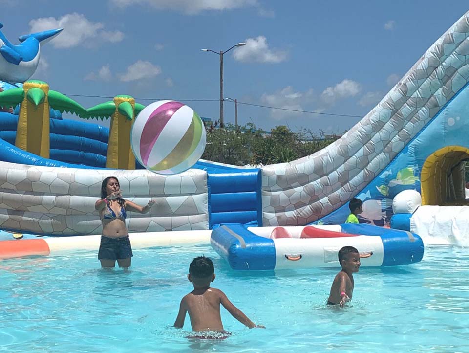 Outdoor commercial grade inflatable mobile water park