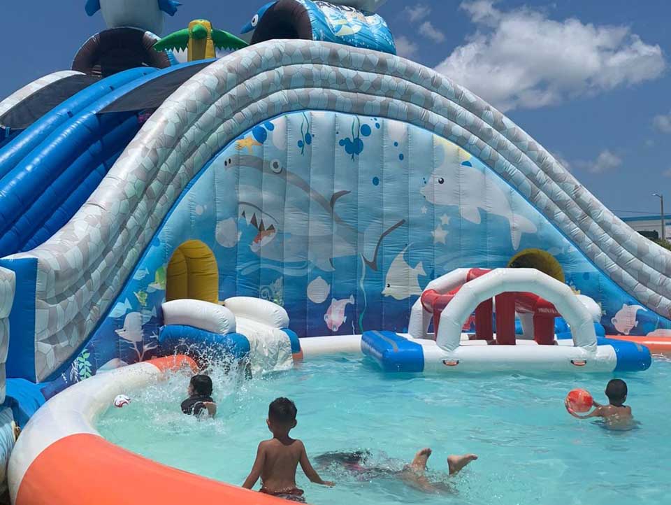 Outdoor commercial grade inflatable mobile water park