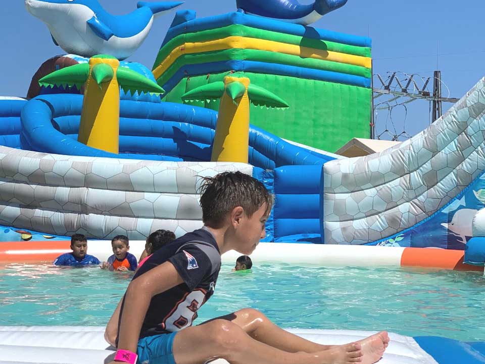 Outdoor commercial grade inflatable mobile water park