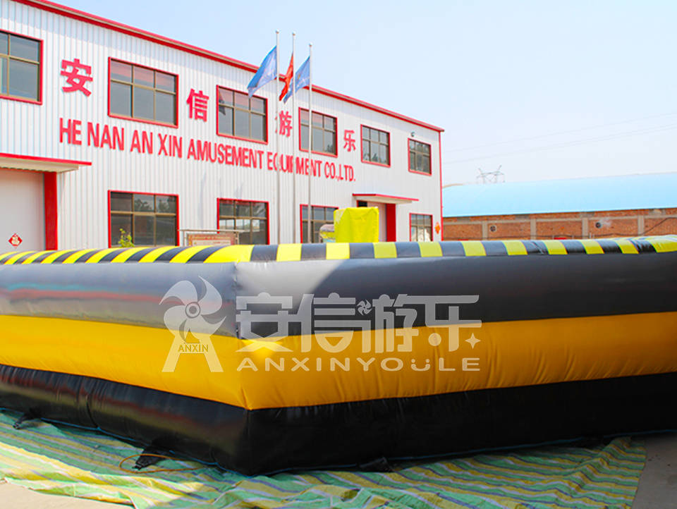 Inflatable mechanical meltdown game