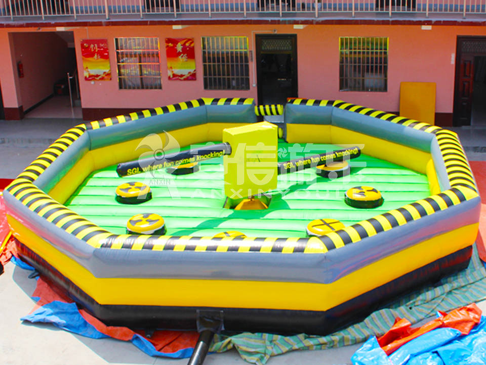 Inflatable mechanical meltdown game