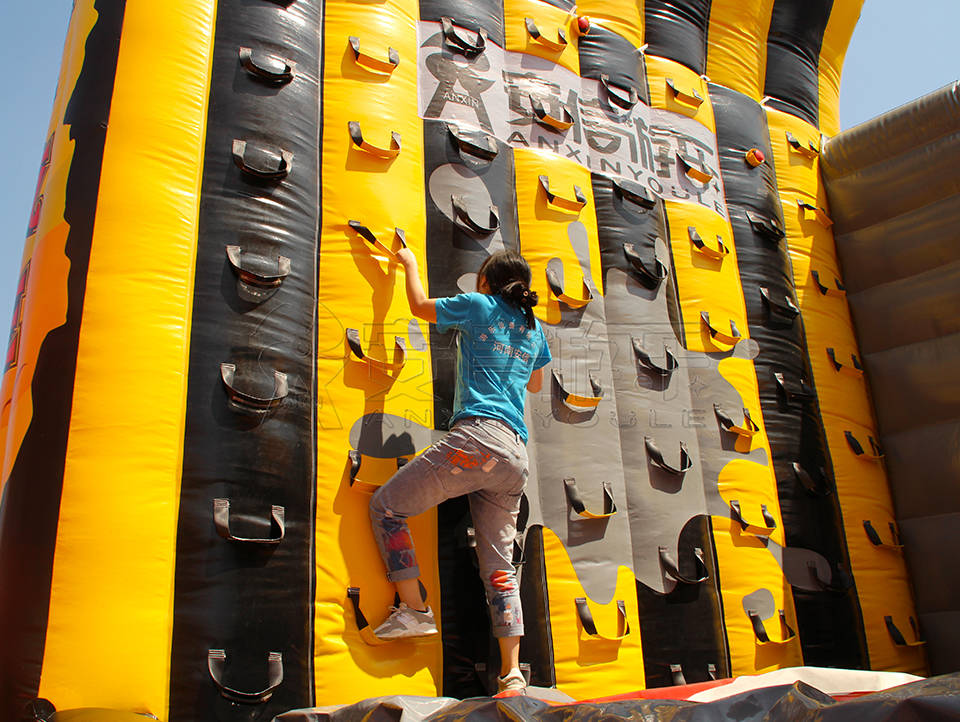 Inflatable crazy challenger jumping bouncer game