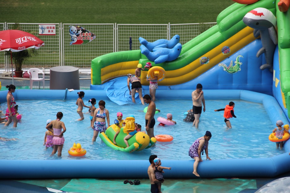 Inflatable mobile water park in Dalian