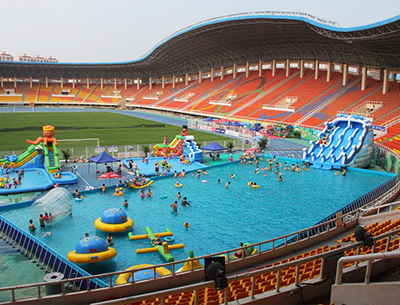 Inflatable mobile water park in Dalian