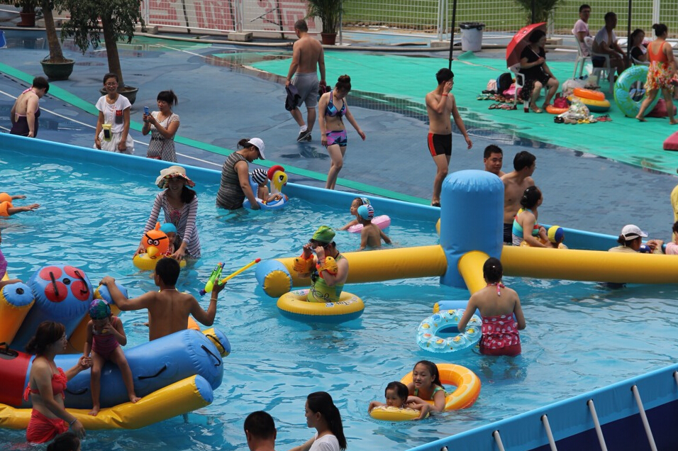 Inflatable mobile water park in Dalian